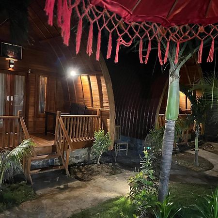 Made Taro - Menjangan Homestay Banyuwedang Εξωτερικό φωτογραφία