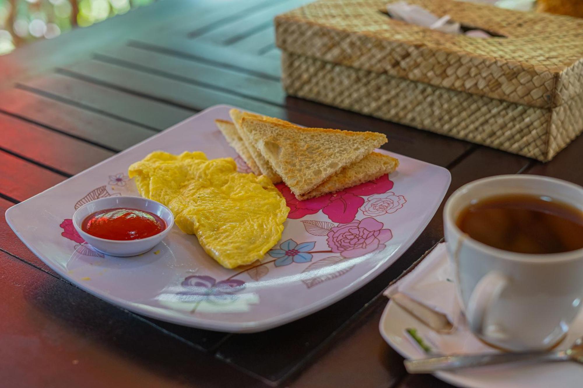 Made Taro - Menjangan Homestay Banyuwedang Εξωτερικό φωτογραφία