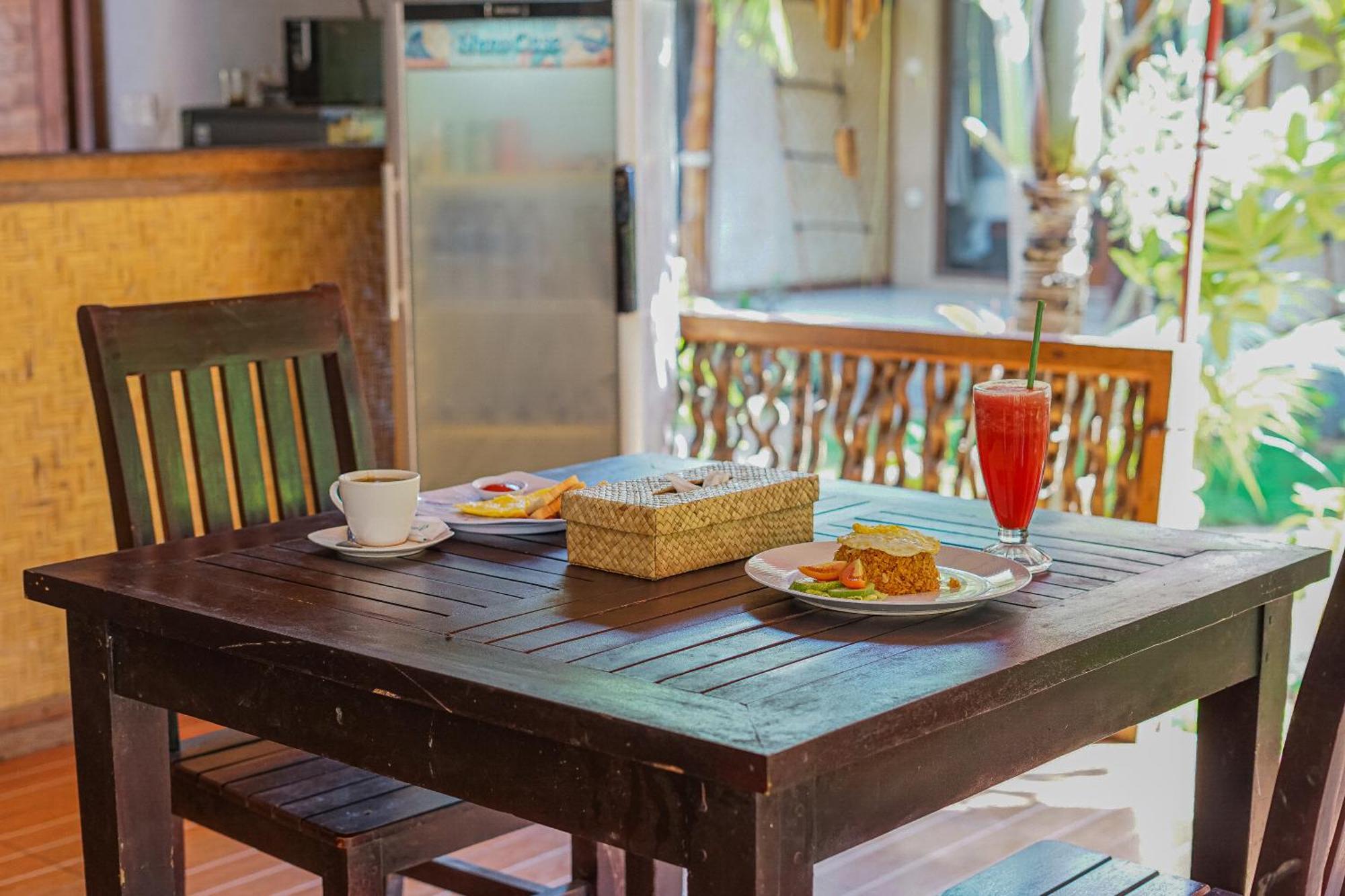 Made Taro - Menjangan Homestay Banyuwedang Εξωτερικό φωτογραφία