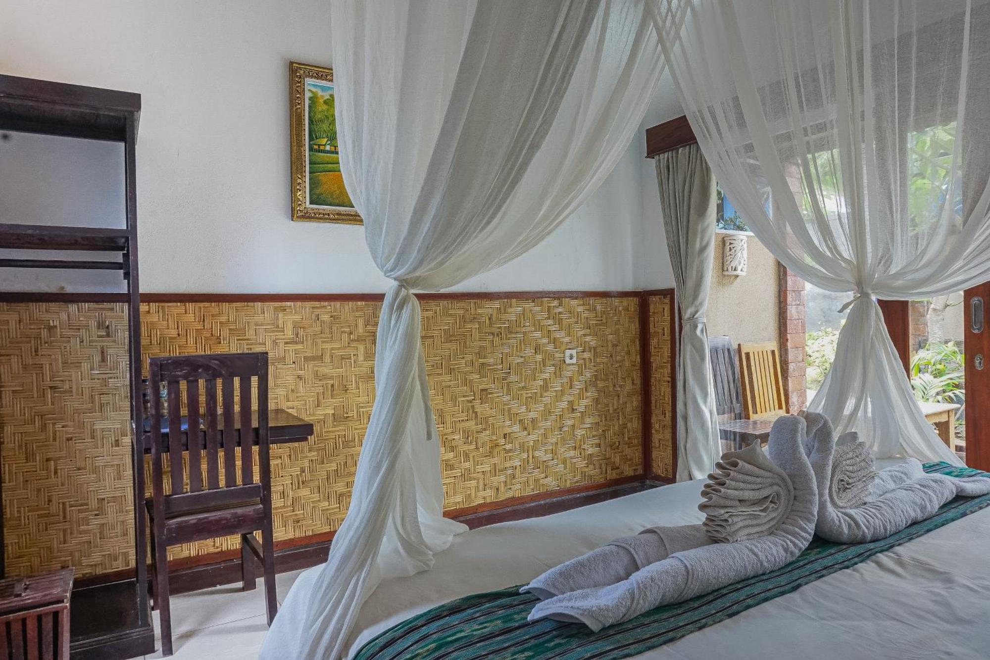 Made Taro - Menjangan Homestay Banyuwedang Εξωτερικό φωτογραφία