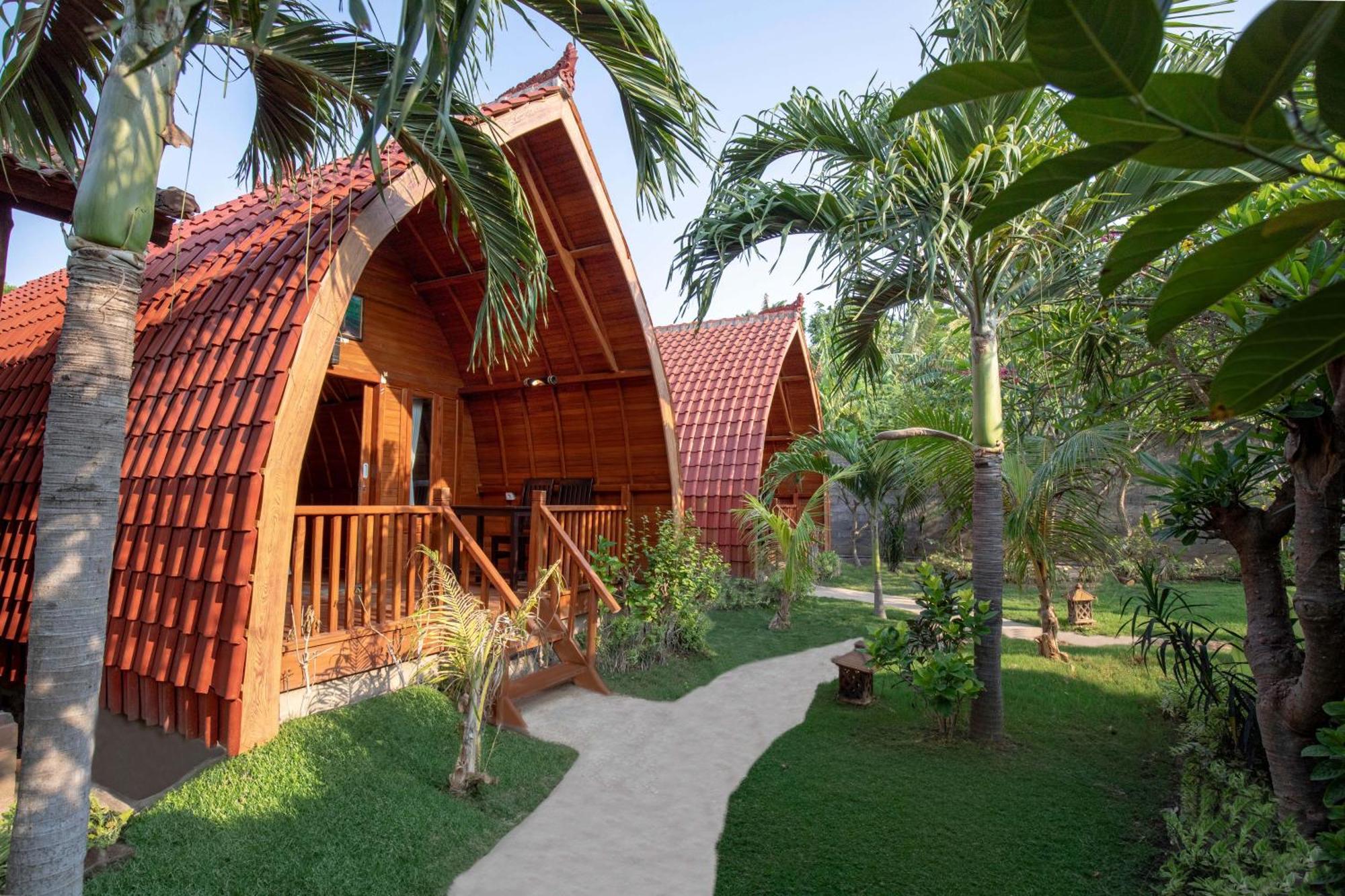 Made Taro - Menjangan Homestay Banyuwedang Εξωτερικό φωτογραφία