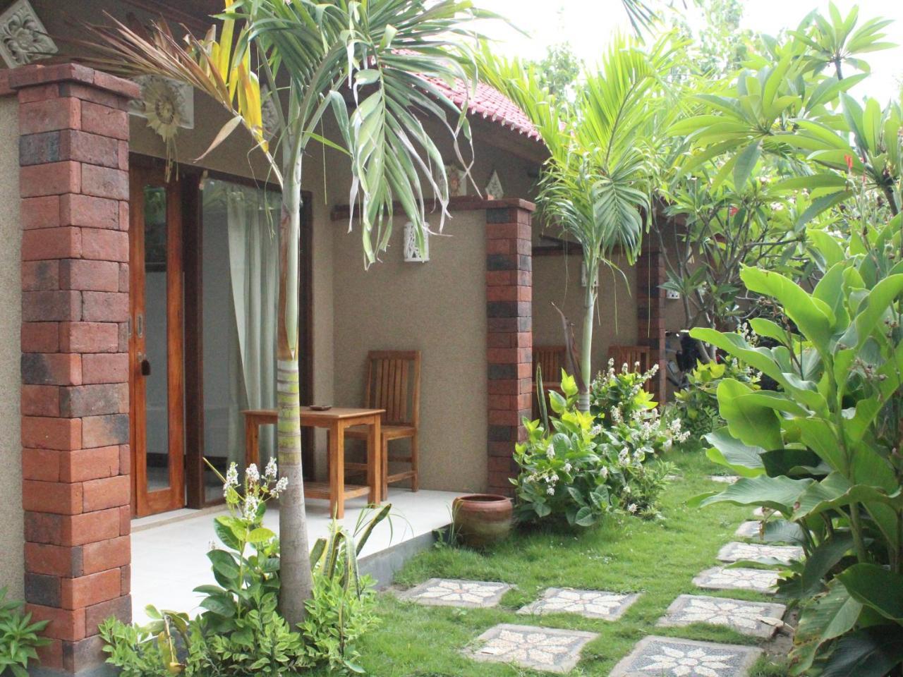 Made Taro - Menjangan Homestay Banyuwedang Εξωτερικό φωτογραφία