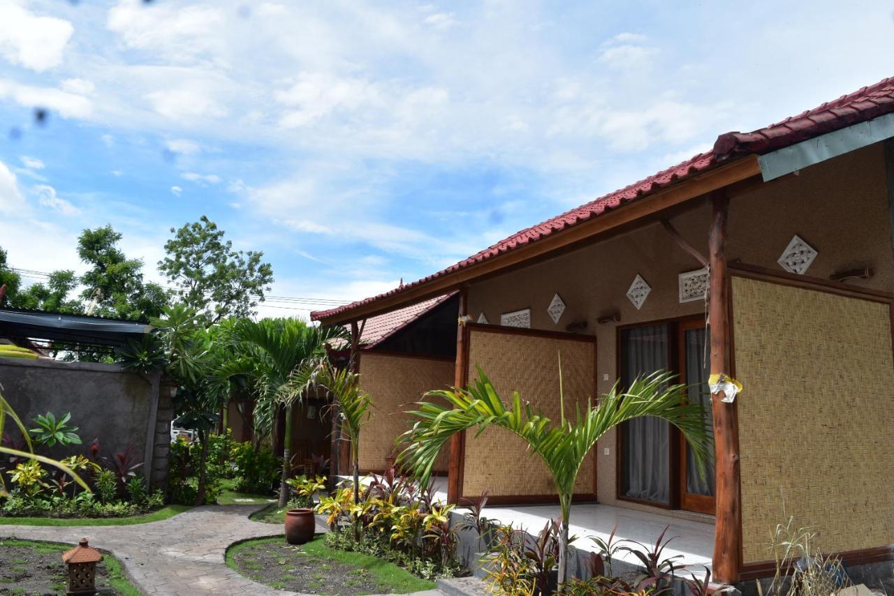 Made Taro - Menjangan Homestay Banyuwedang Εξωτερικό φωτογραφία