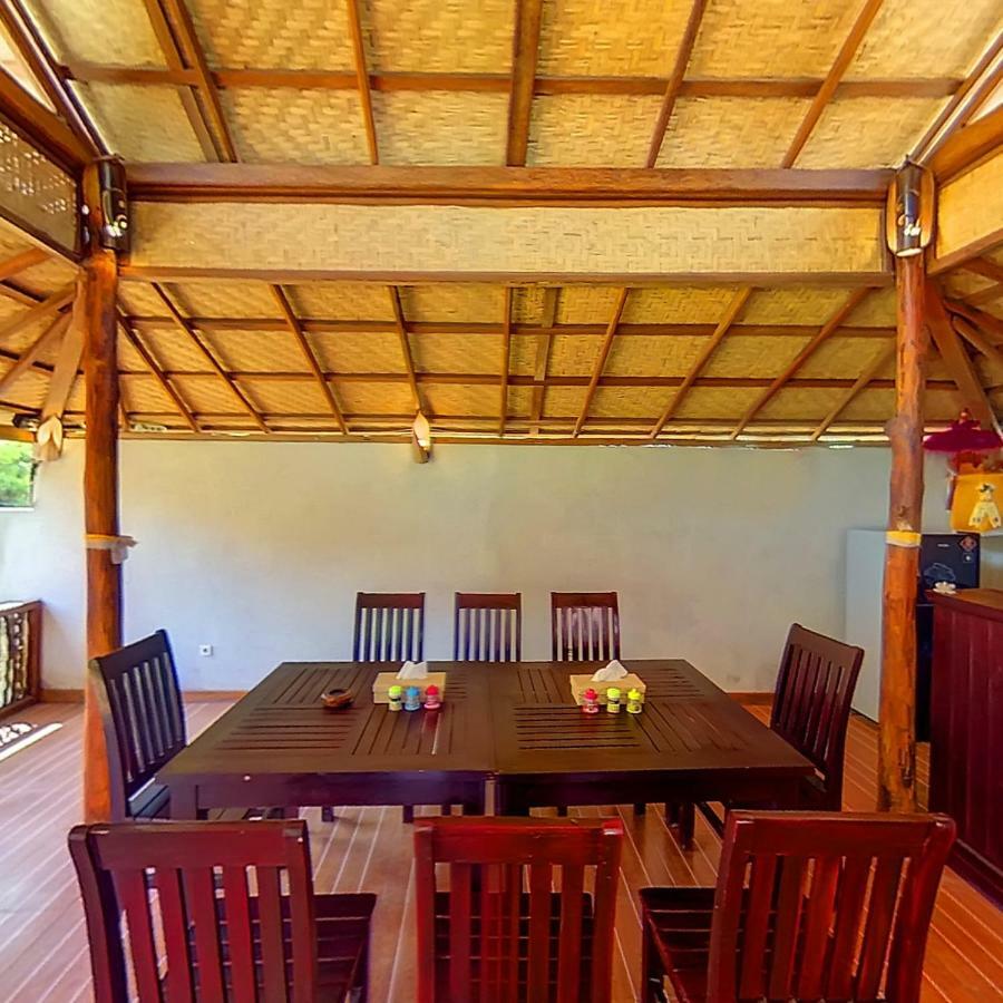 Made Taro - Menjangan Homestay Banyuwedang Εξωτερικό φωτογραφία