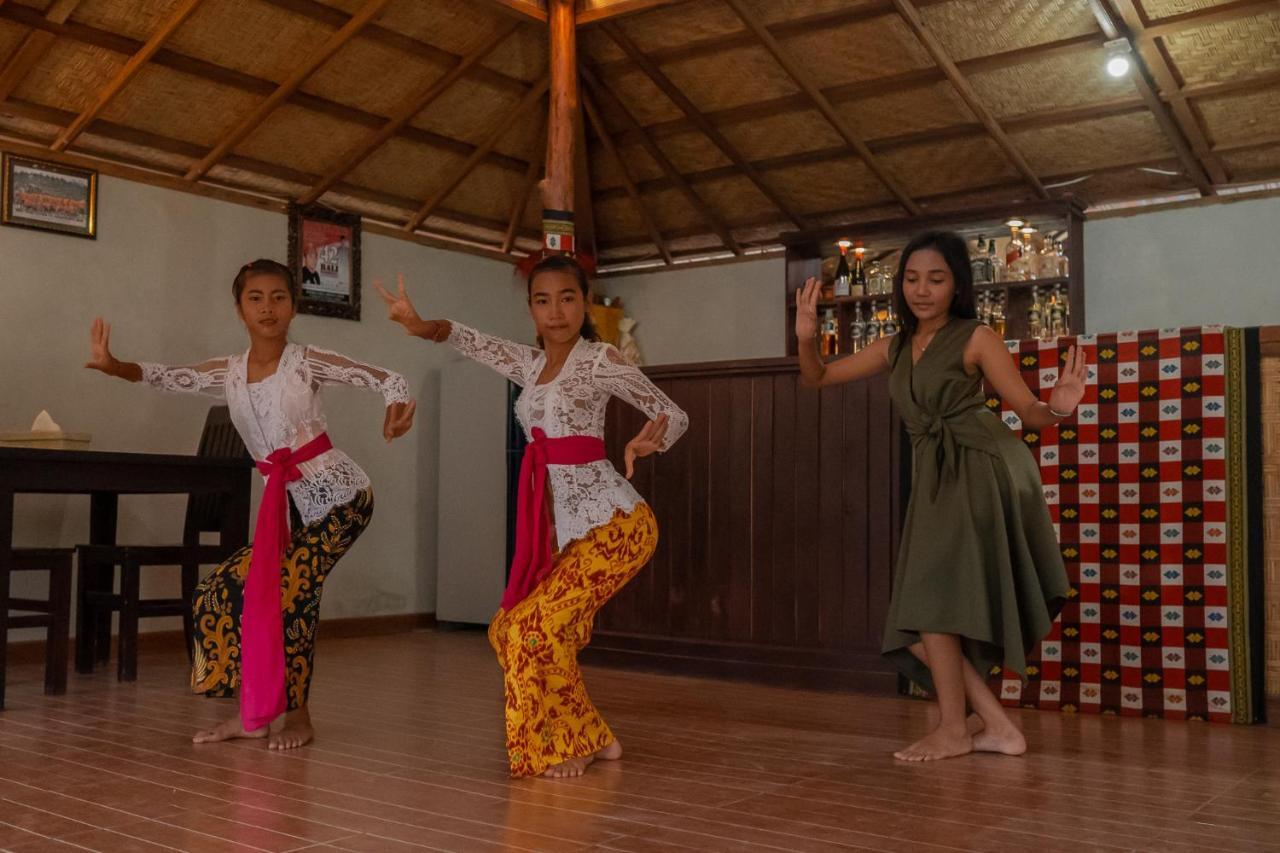 Made Taro - Menjangan Homestay Banyuwedang Εξωτερικό φωτογραφία